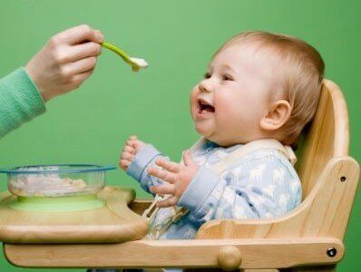 Trẻ thích ứng với chế độ ăn mới