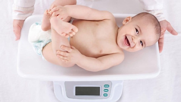 Thông thường, trẻ tăng khoảng từ 1 – 1,2 kg/tháng trong khoảng 3 tháng đầu đời